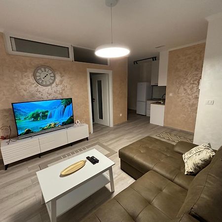 Petar Apartment พอดโกริกา ภายนอก รูปภาพ
