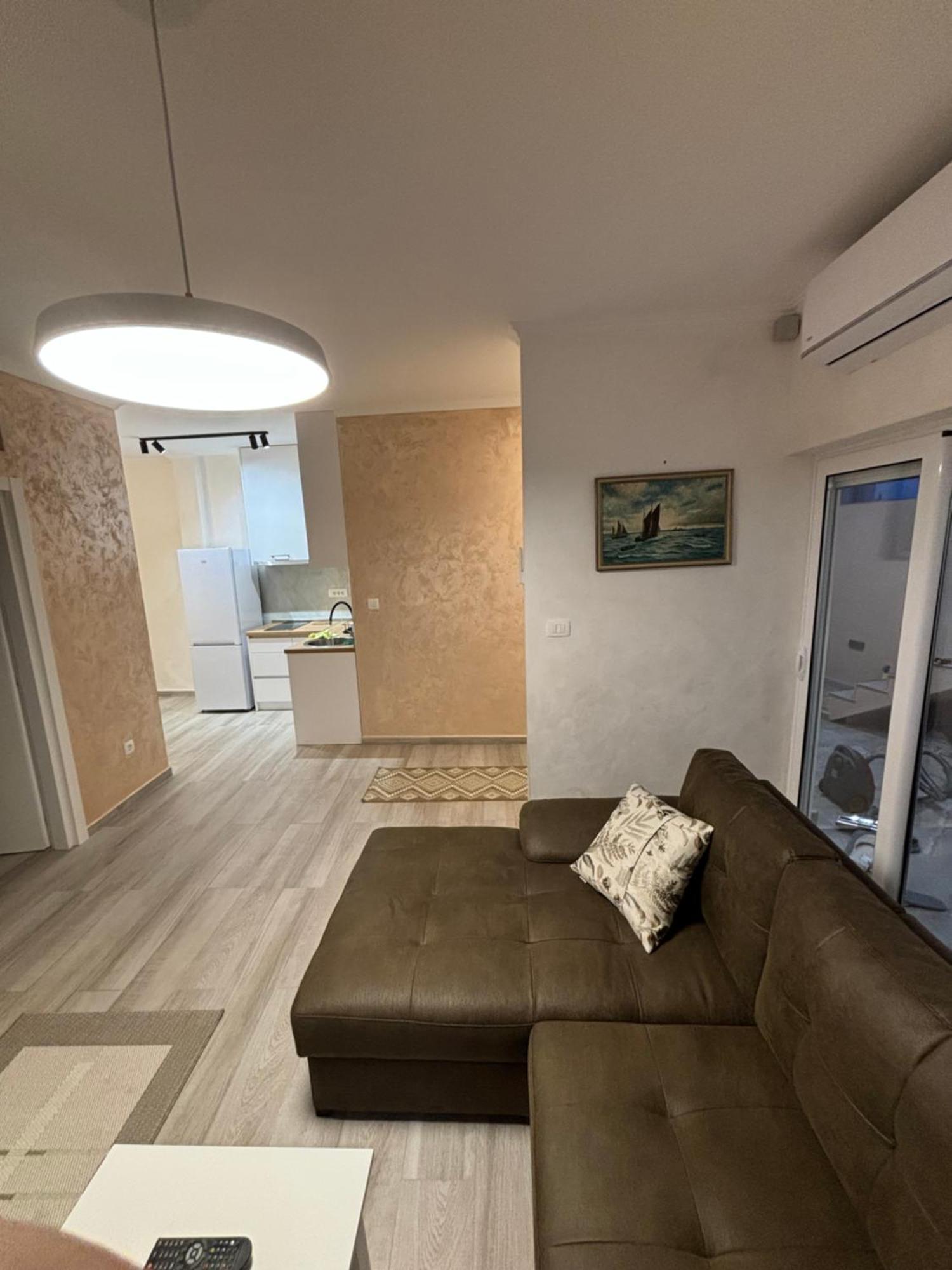 Petar Apartment พอดโกริกา ภายนอก รูปภาพ
