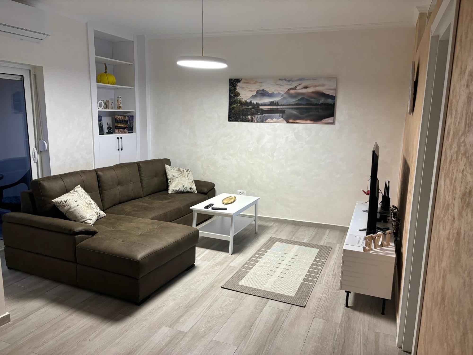 Petar Apartment พอดโกริกา ภายนอก รูปภาพ