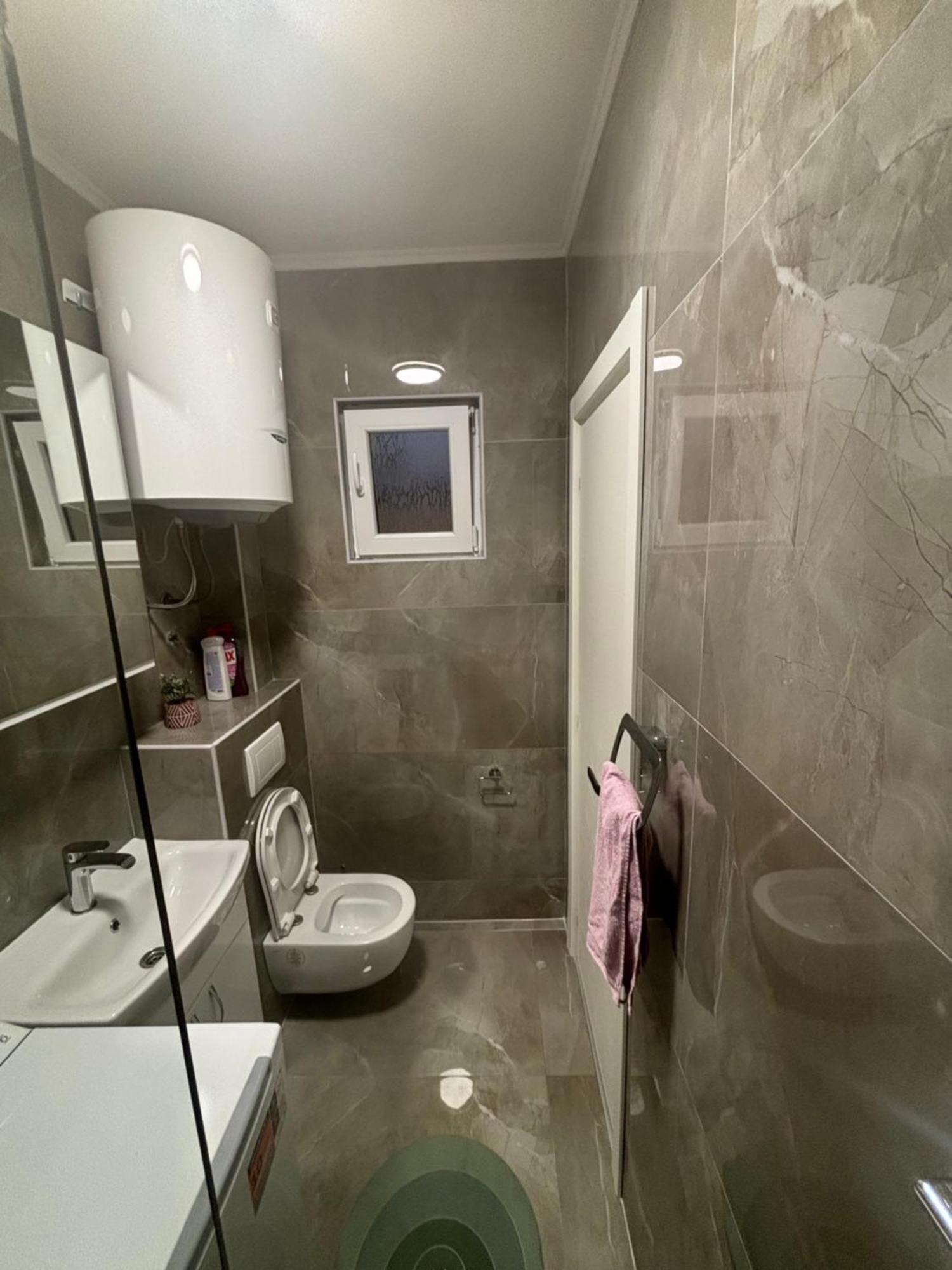 Petar Apartment พอดโกริกา ภายนอก รูปภาพ